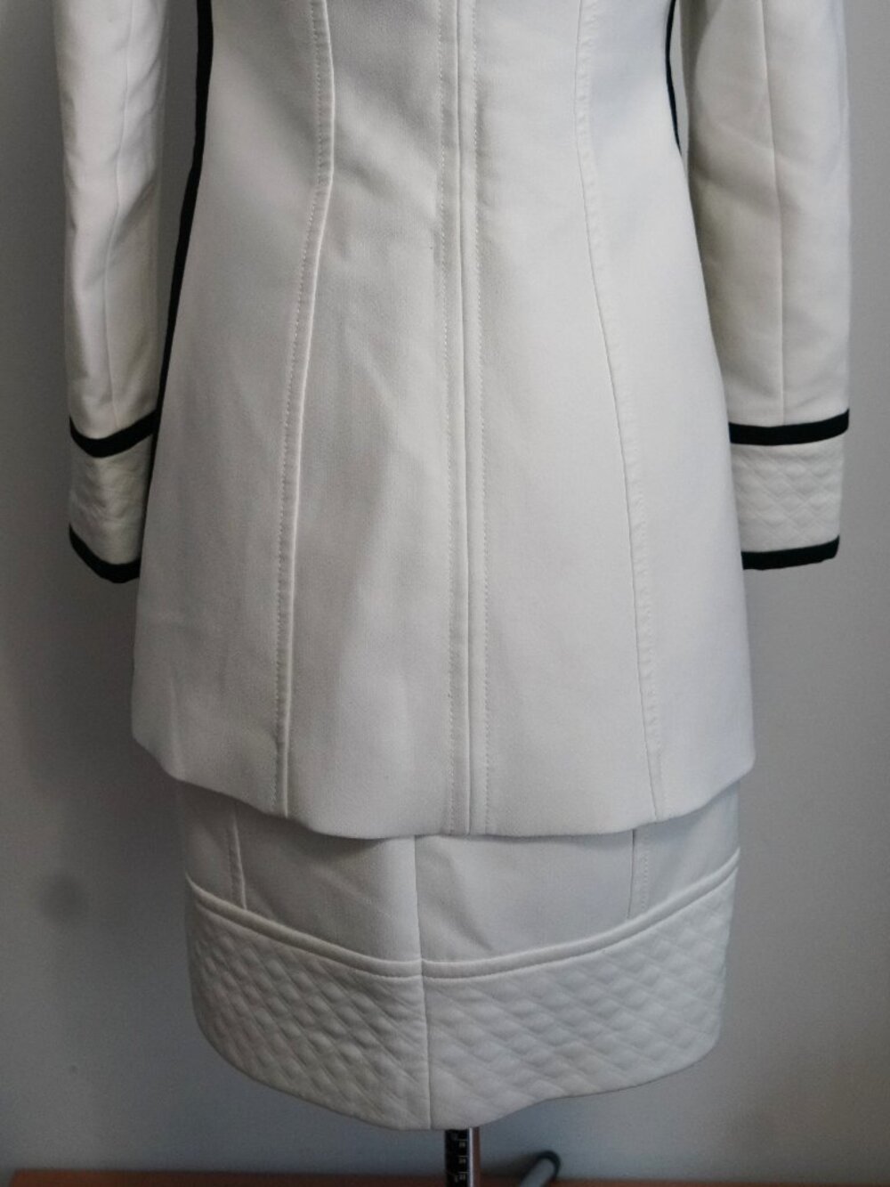 White House Black Market-Wmns XS-White/Black Quilted Suit Set-Minor Flaws - Picture 4 of 12